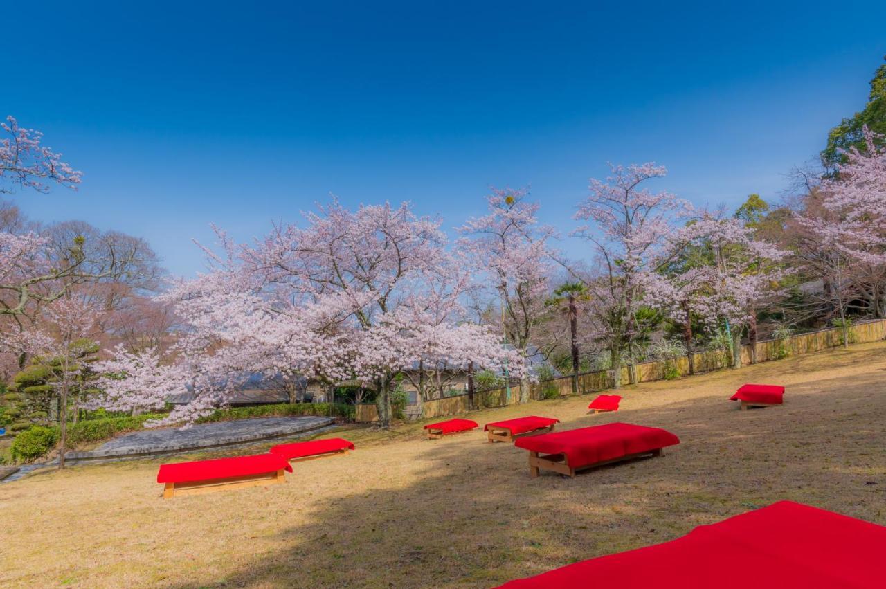 Motoyu Kosenkaku